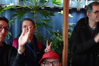 Public qui applaudit pendant l'atelier d'improvisation