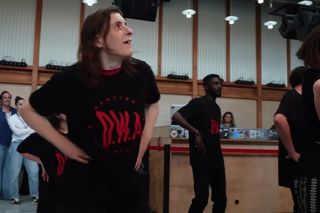 Danseuses de la troupe DWA en t-shirt noir